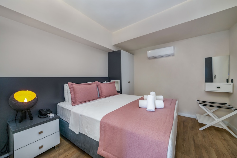 Deluxe Suite, Sea View - Photo 1