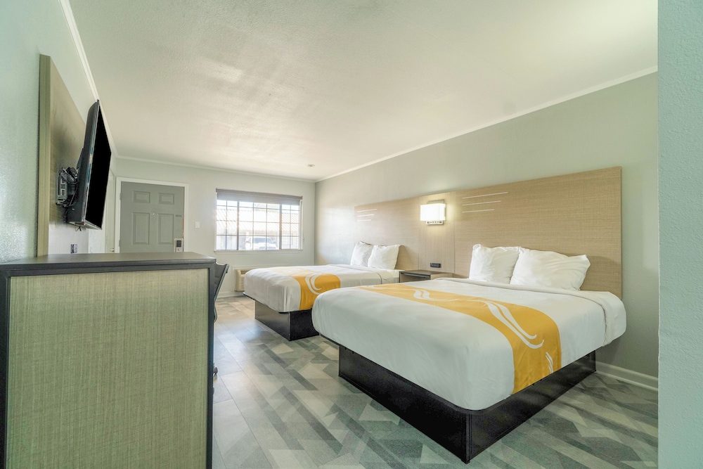 Room, 2 Queen Beds, Non Smoking - Photo 6