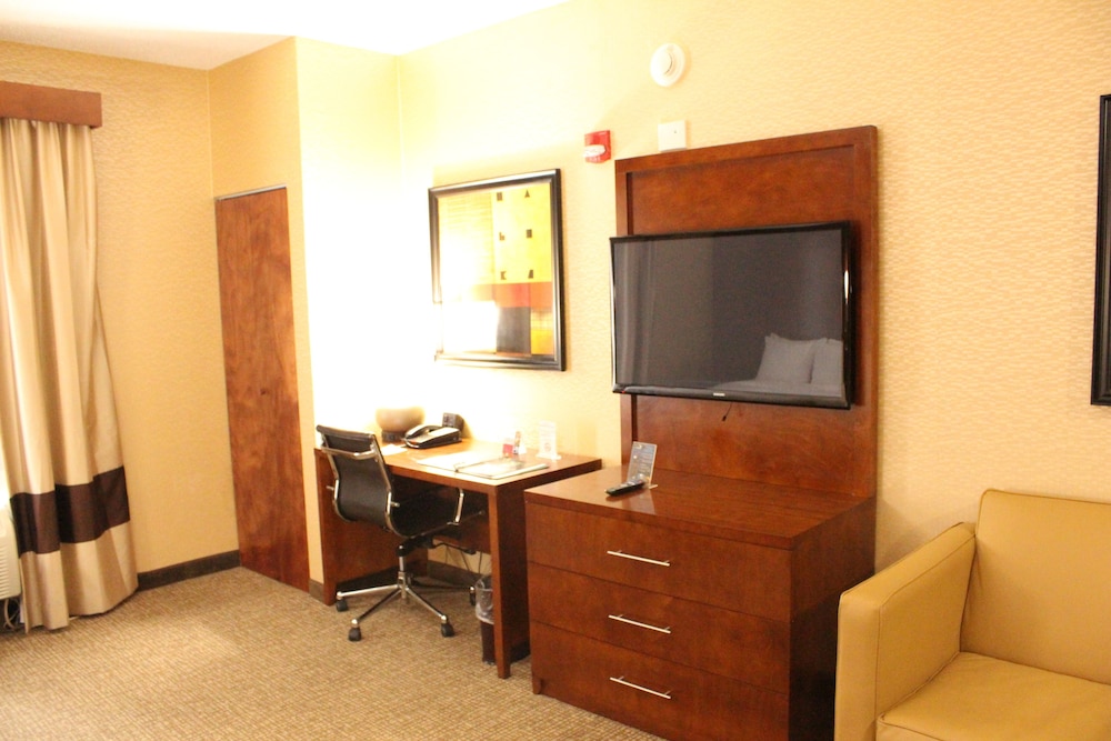 Suite, Non-Smoking, 1 King Bed with Sofa Bed, Kitchenette with Electric Cook Top photo 3