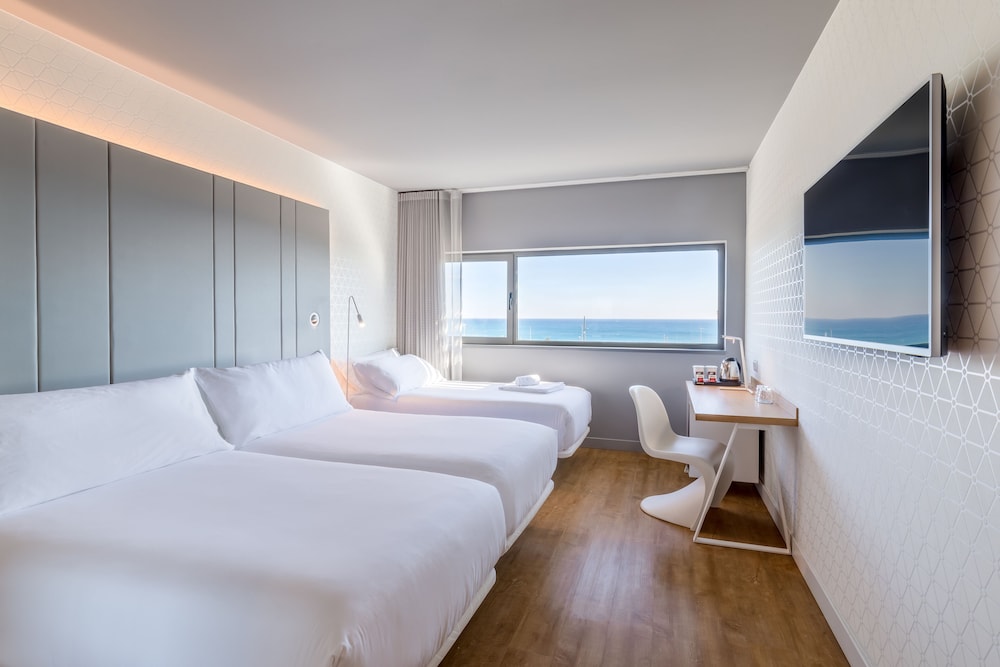 Superior Room (with Extra Bed) photo 2