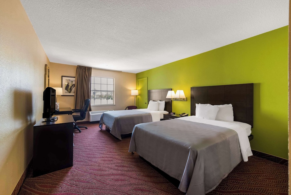 Standard Room, 2 Double Beds, Non Smoking - Photo 1