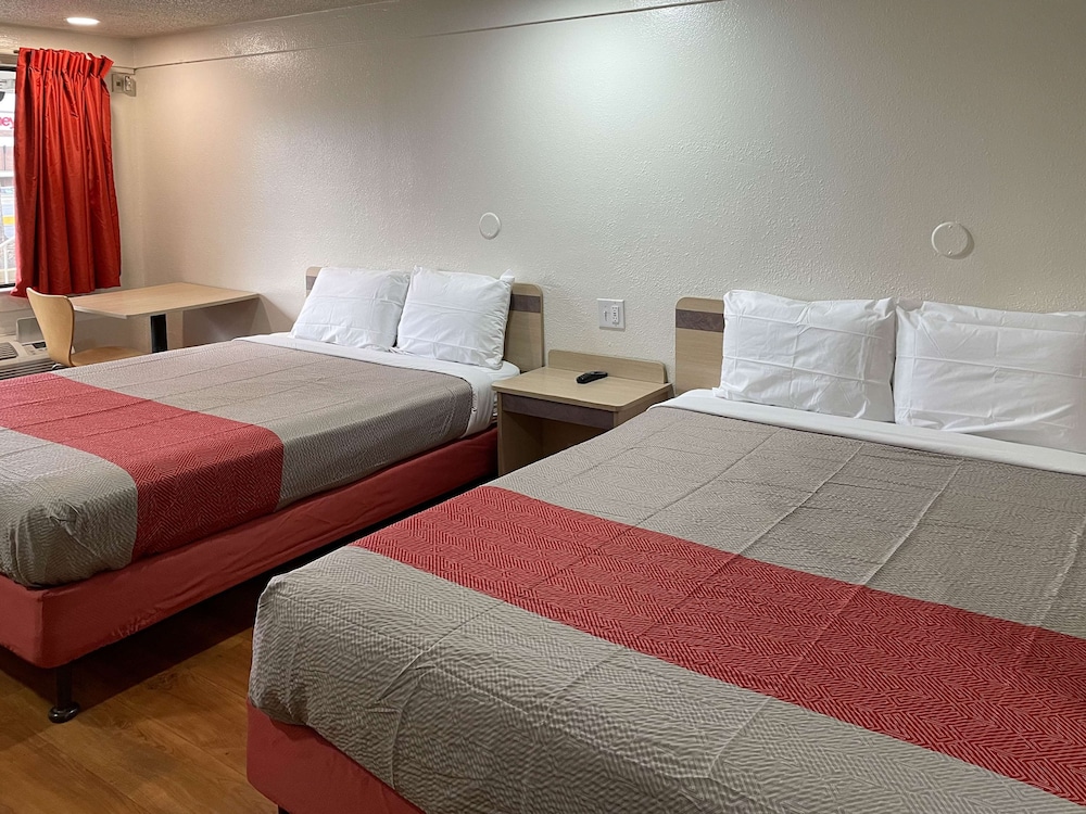 Standard Studio, 2 Queen Beds, Non Smoking, Kitchenette photo 3