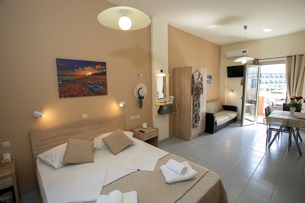 Superior Triple Room photo 2