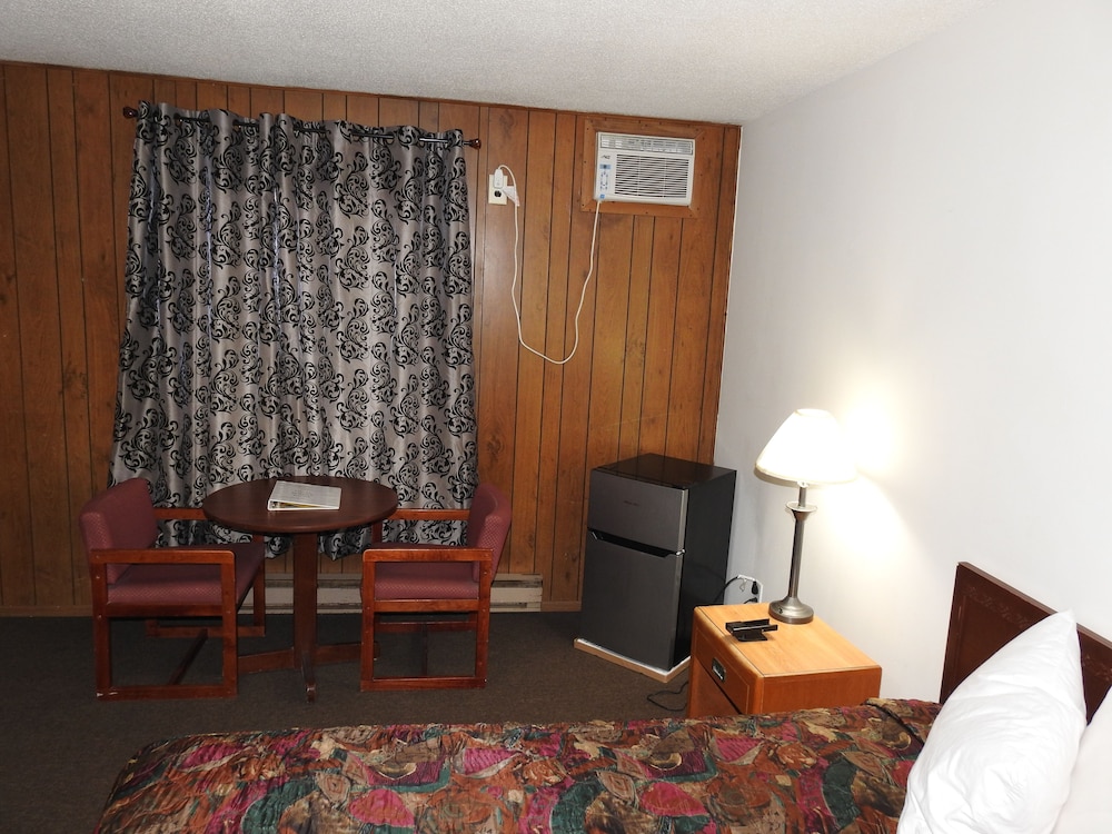 Standard Room, 1 Queen Bed photo 2