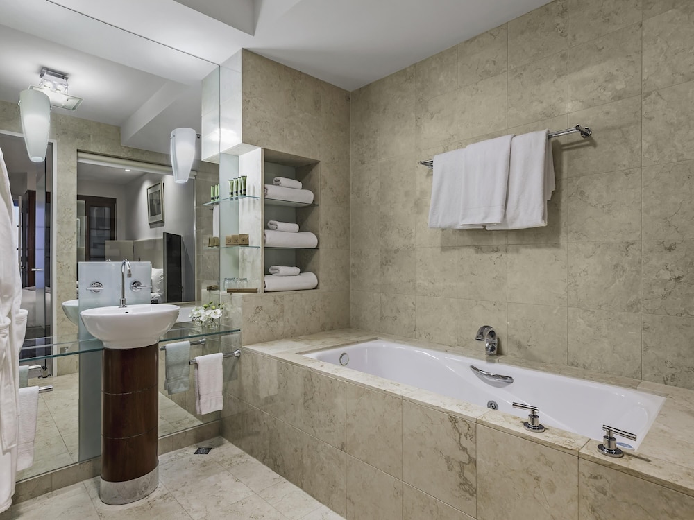 Peppers Deluxe Suite - Photo 4