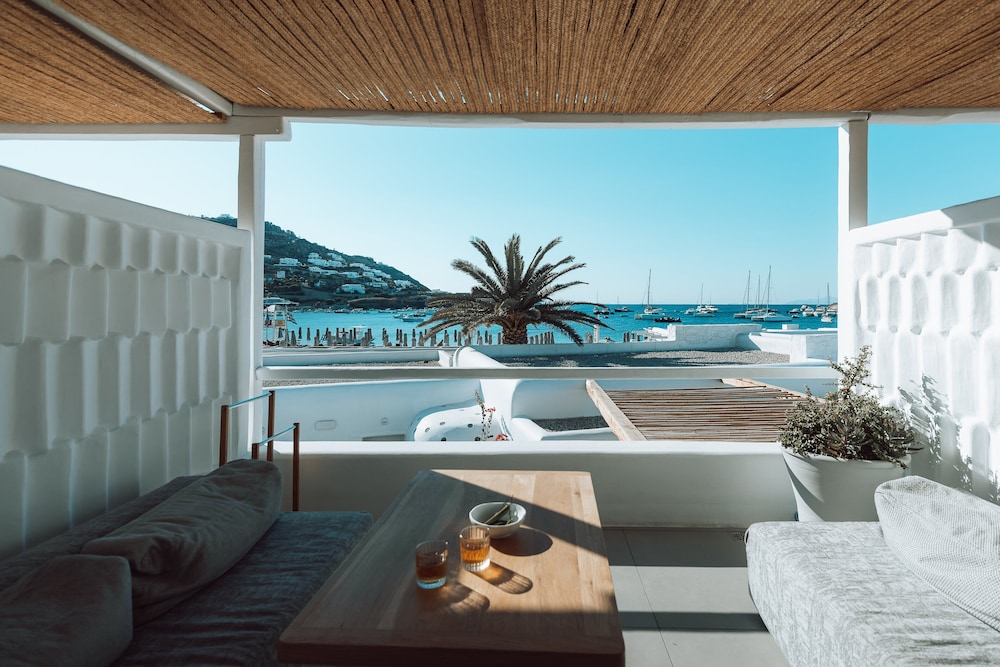 Superior Room, 1 King Bed, Balcony, Sea View - Photo 10