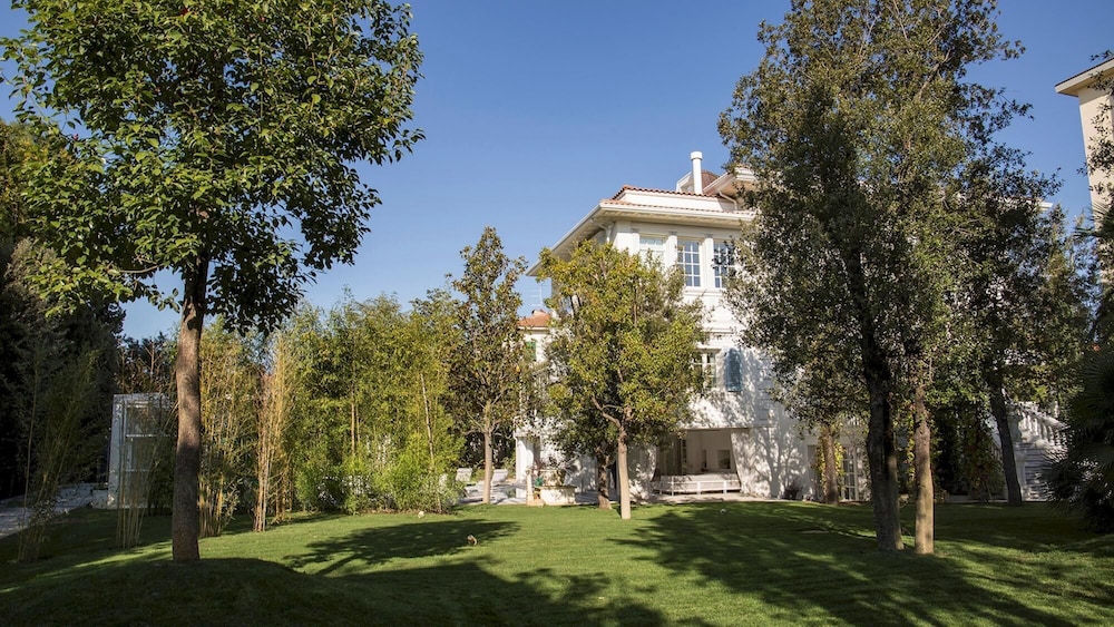 Villa photo 2