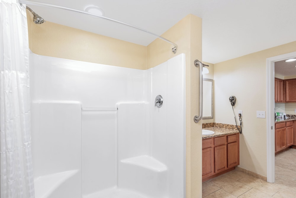 King One Bedroom Suite, Kitchenette - Photo 10