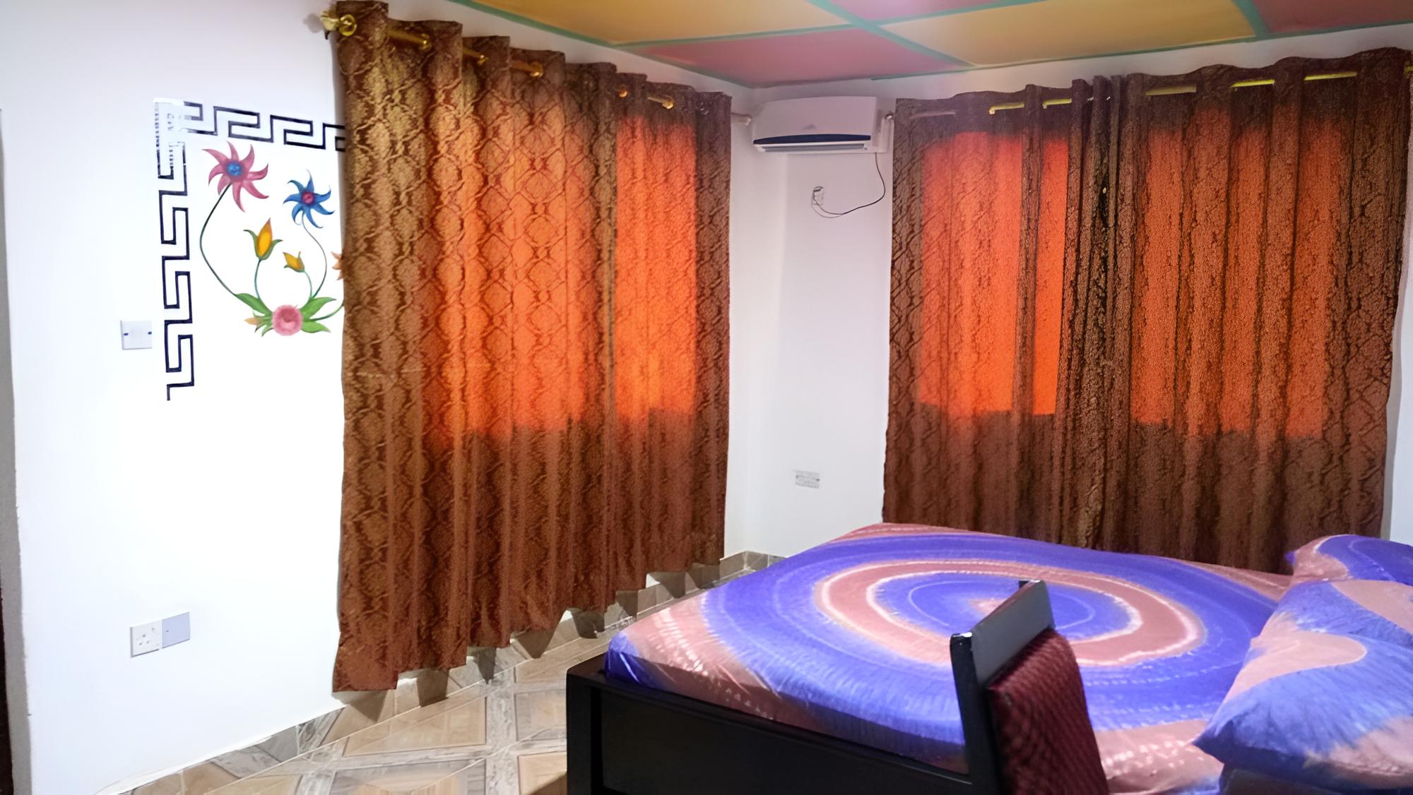 Standard Room, 1 Queen Bed photo 3