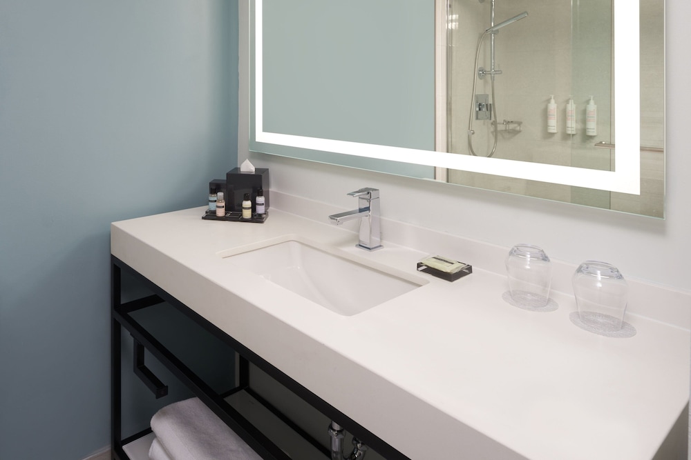 Room, 2 Queen Beds, Balcony (Hearing Accessible)