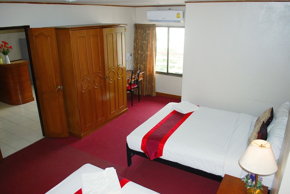 Suite Twin Beds photo 3