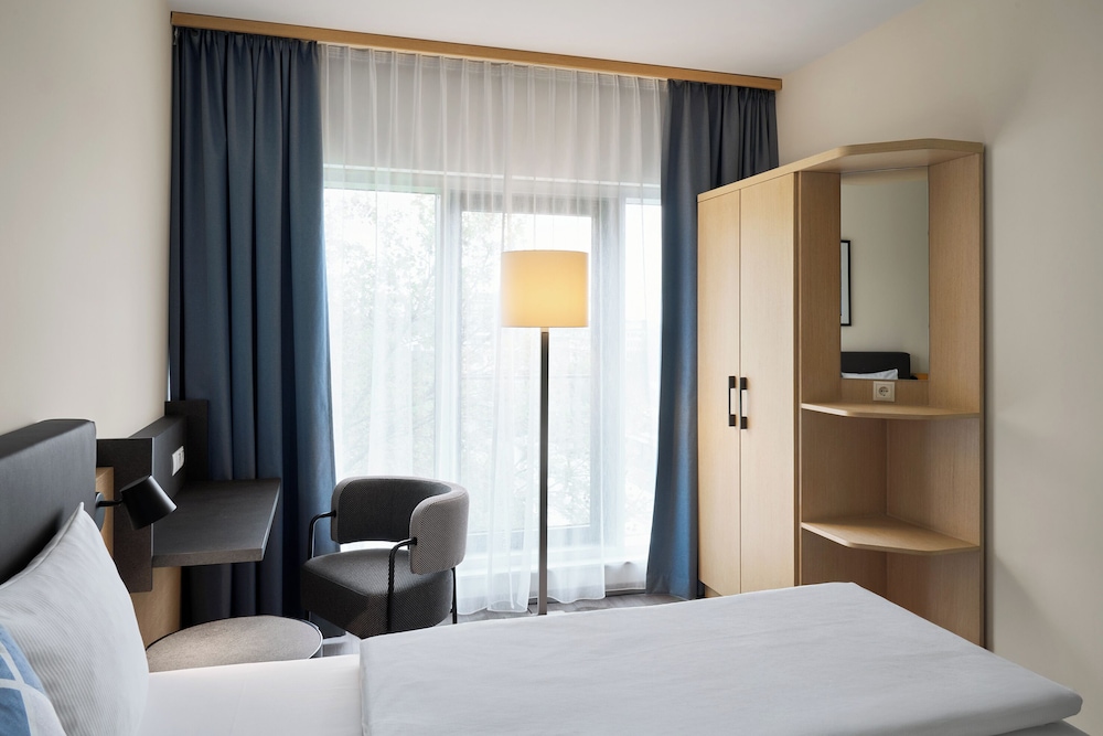 Standard Room, 2 Twin Beds (view) - Photo 3