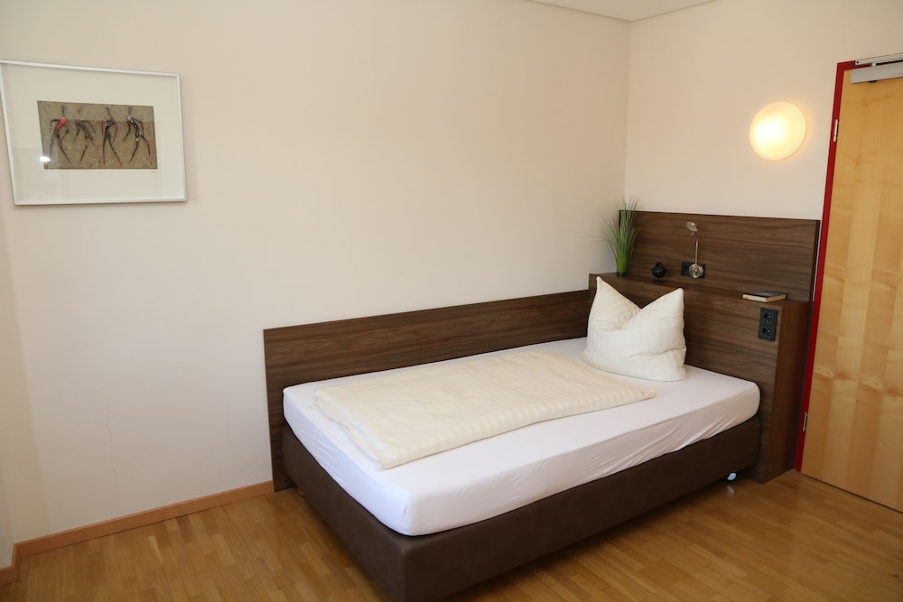 Single Room - Photo 1
