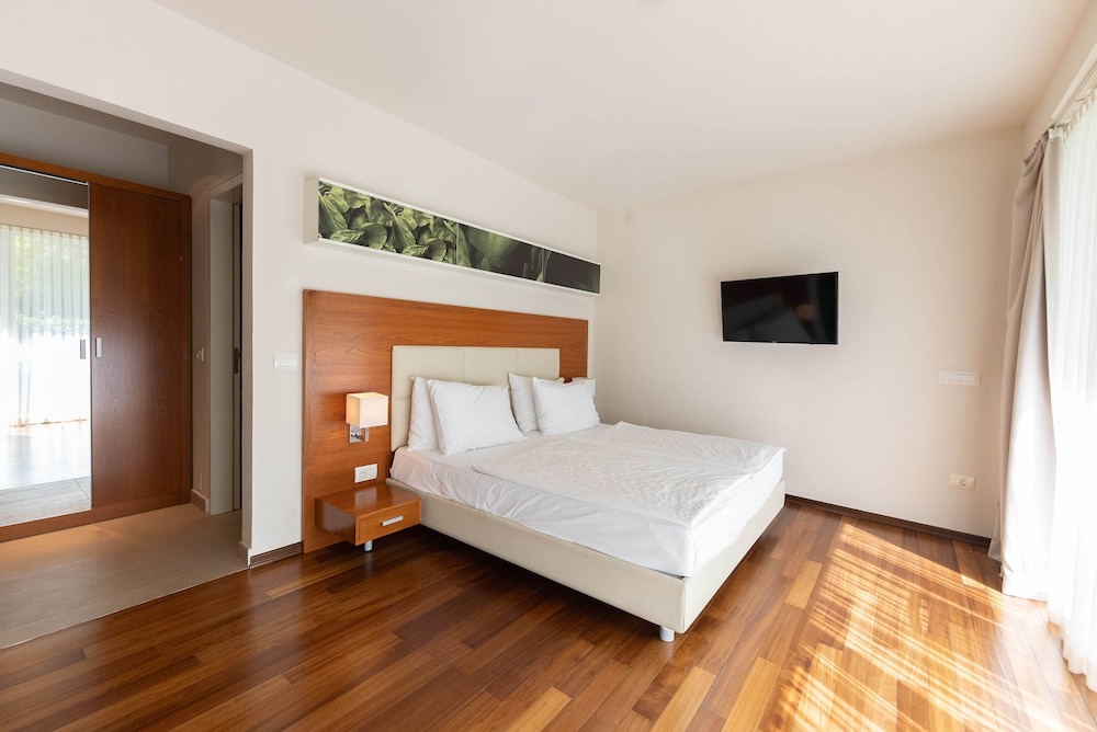 Double Room thumbnail 6