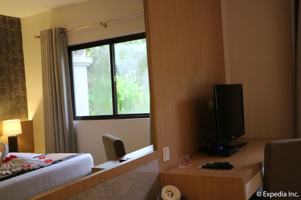 Executive Room - Photo 11