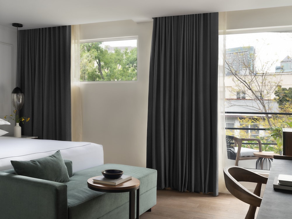 Premium Room, 1 King Bed, Balcony - Photo 5