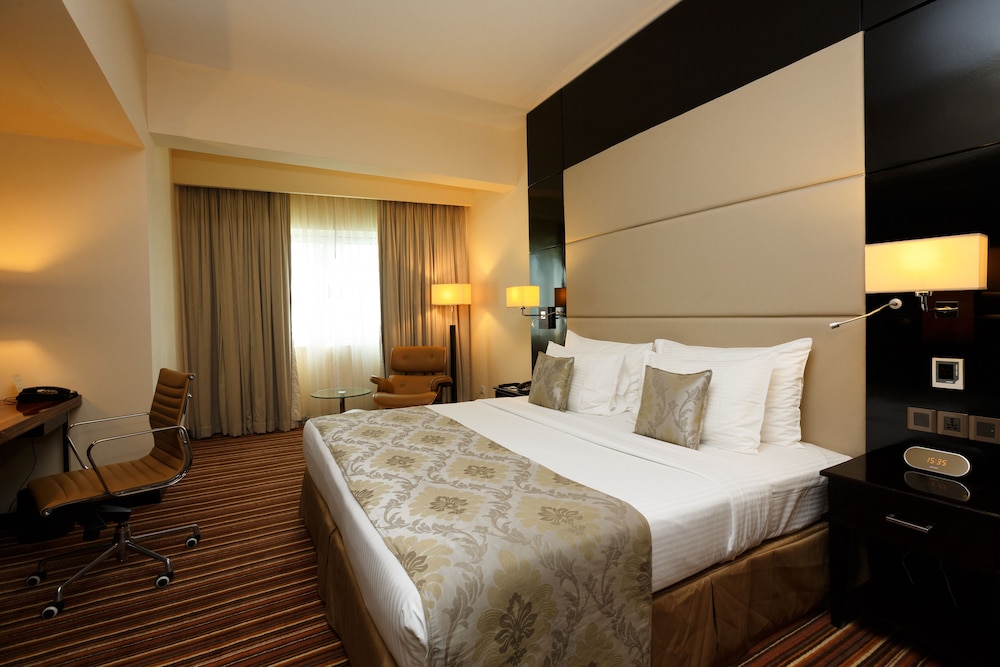 Suite, 1 King Bed, Non Smoking - Photo 10