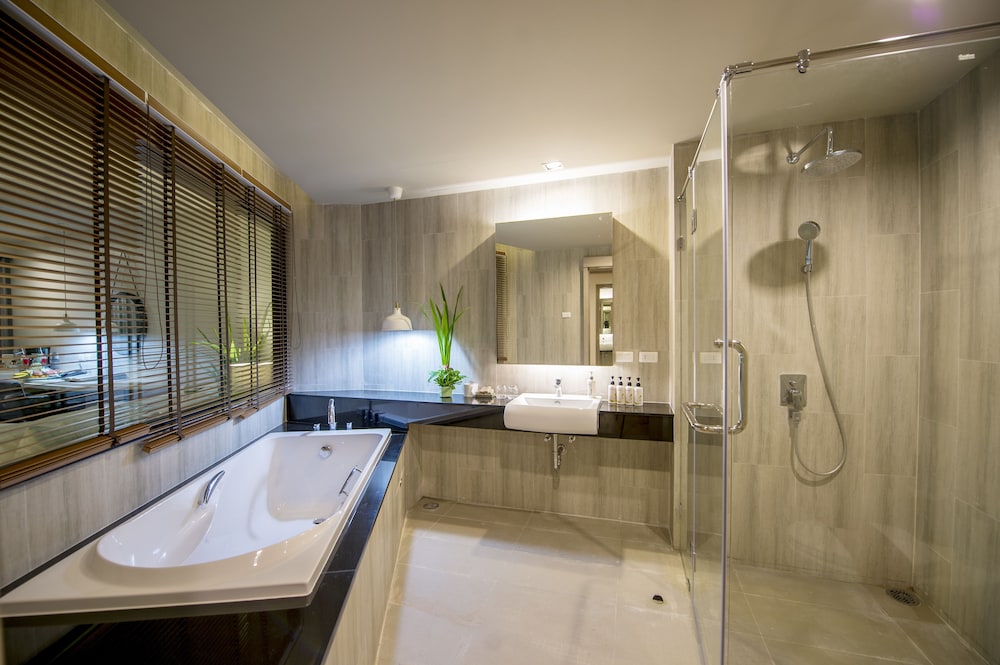 Deluxe Premier Room (Double OR Twin beds) - Photo 4