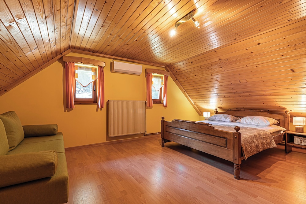 Family House, Multiple Bedrooms, 2 Bathrooms (Kunstek Farmhouse With Sauna) photo 3