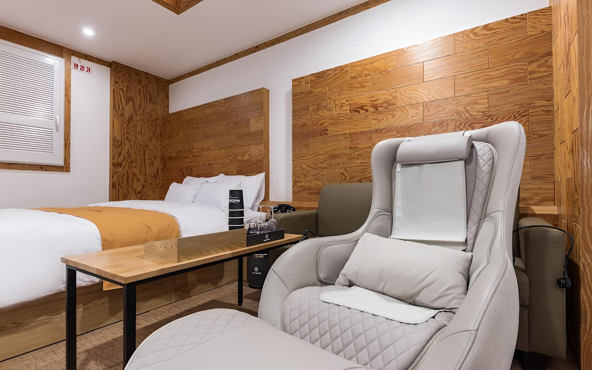 Room (Massage Room (OTT TV Bathtub)) photo 3