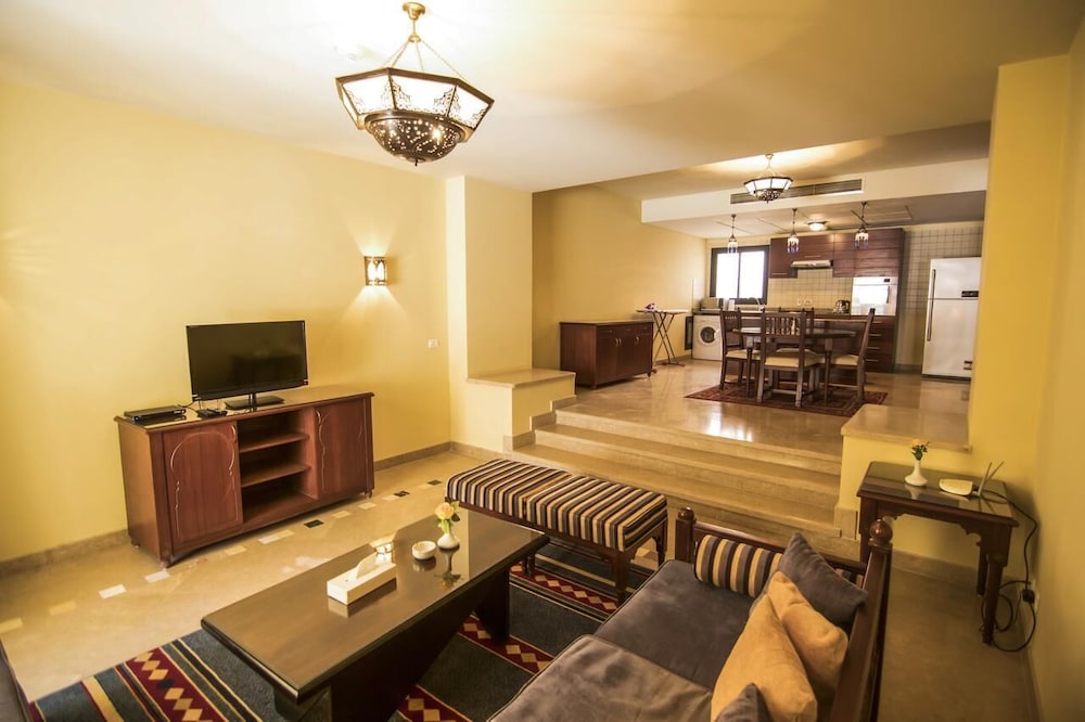 Superior Suite, 3 Bedrooms, Pool View - Photo 10