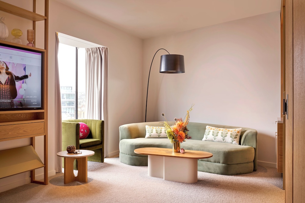 Suite, 1 King Bed (Wigmore)