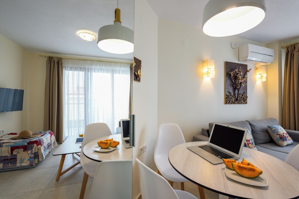 Deluxe Apartment, Partial Sea View photo 1