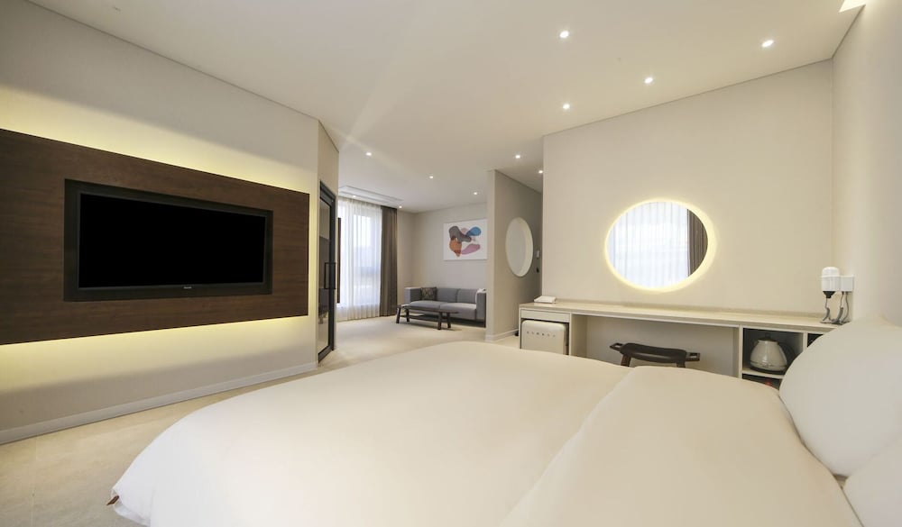 Suite - Photo 9