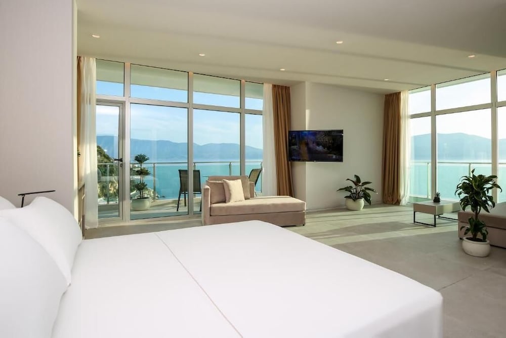 Superior Suite with Sea View photo 1