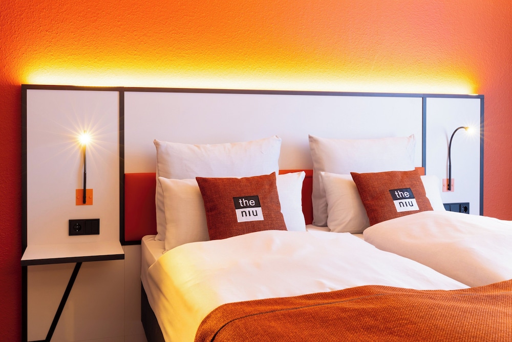 Standard Room, 1 Queen Bed, Accessible - Photo 14