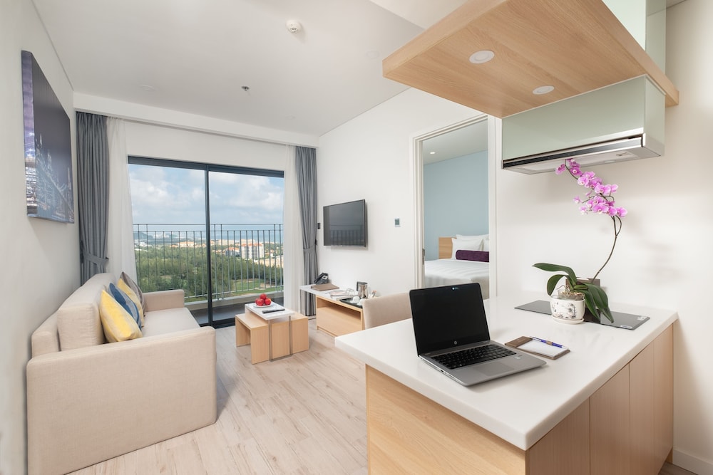 Suite, 1 Bedroom - Photo 1
