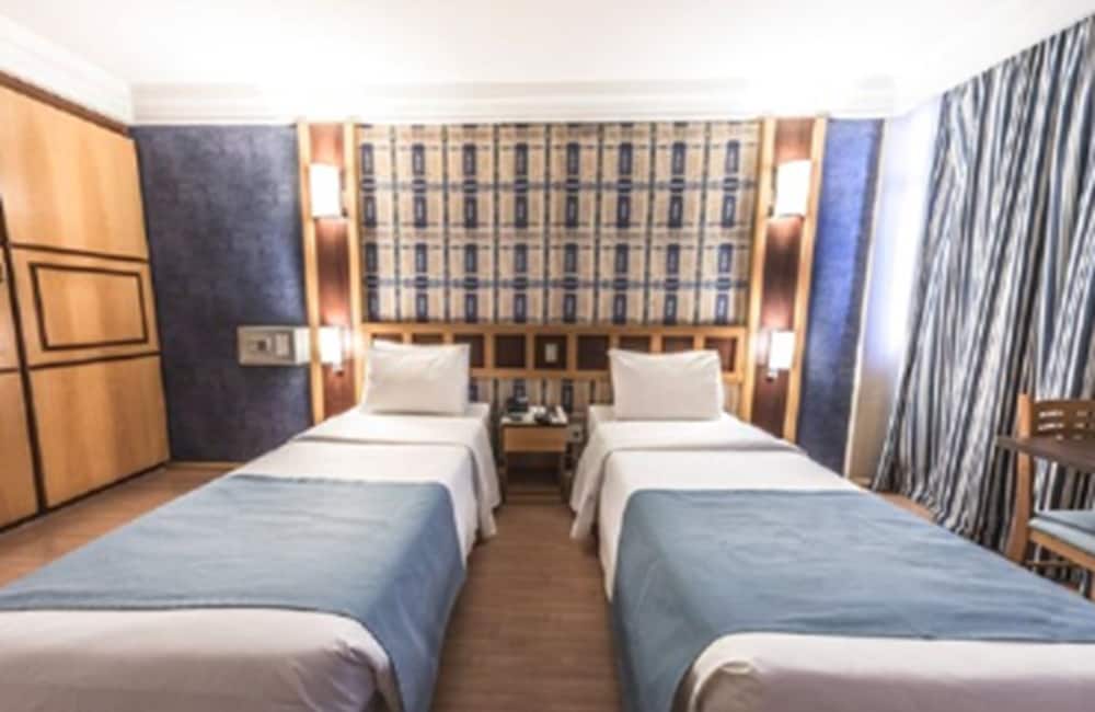 Deluxe Twin Room photo 1