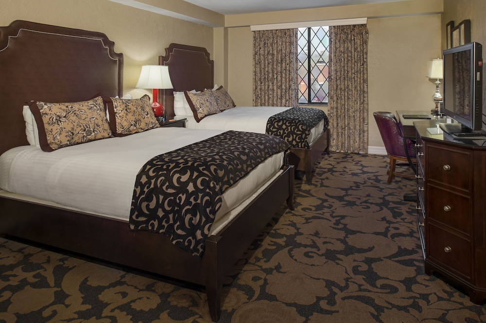 Deluxe Room, 2 Queen Beds - Photo 2