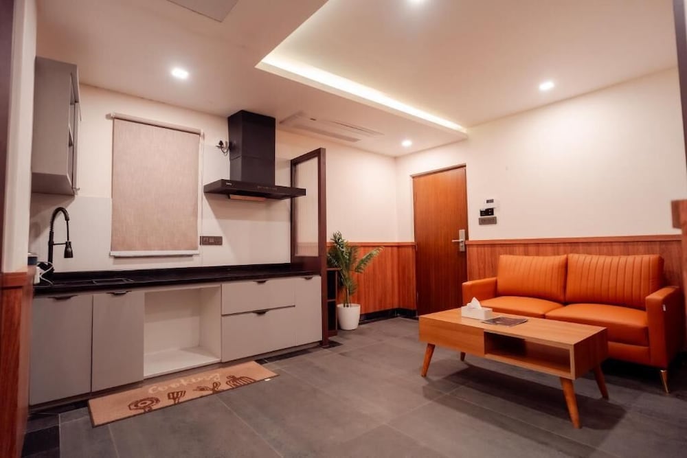 Deluxe Studio Suite, Balcony, City View photo 3