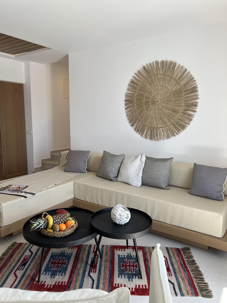Deluxe Suite, Sea View - Photo 8