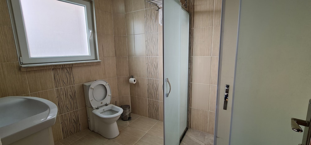 Panoramic Studio, 2 Bedrooms, Lake View photo 2