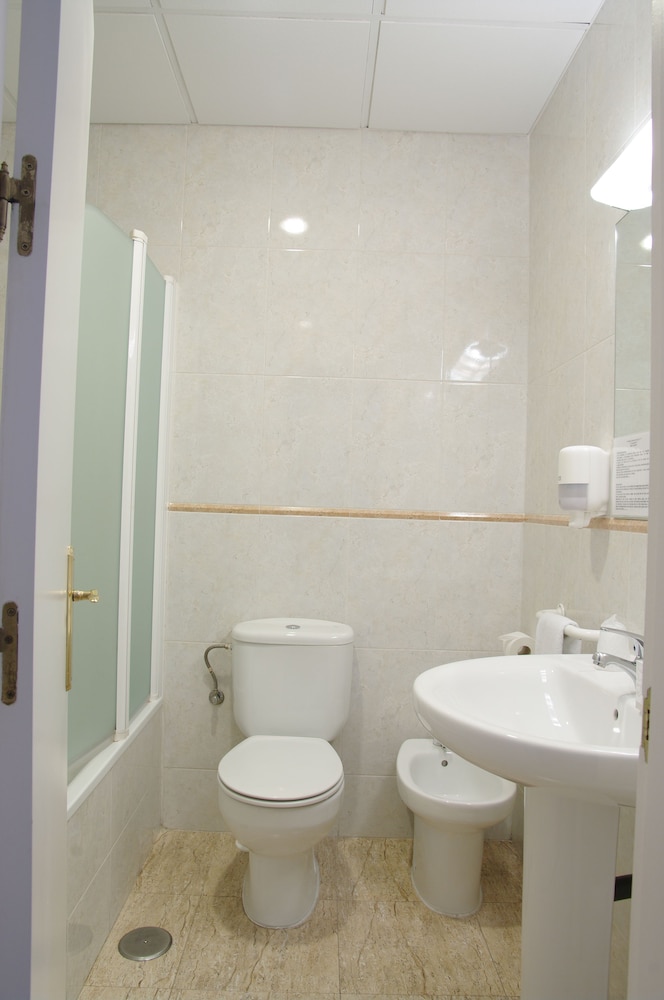 Double Room - Photo 13