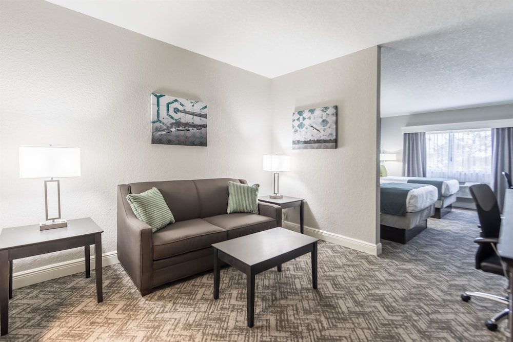 Standard Suite, Multiple Beds, Non Smoking, Refrigerator & Microwave (with Sofabed) - Photo 2