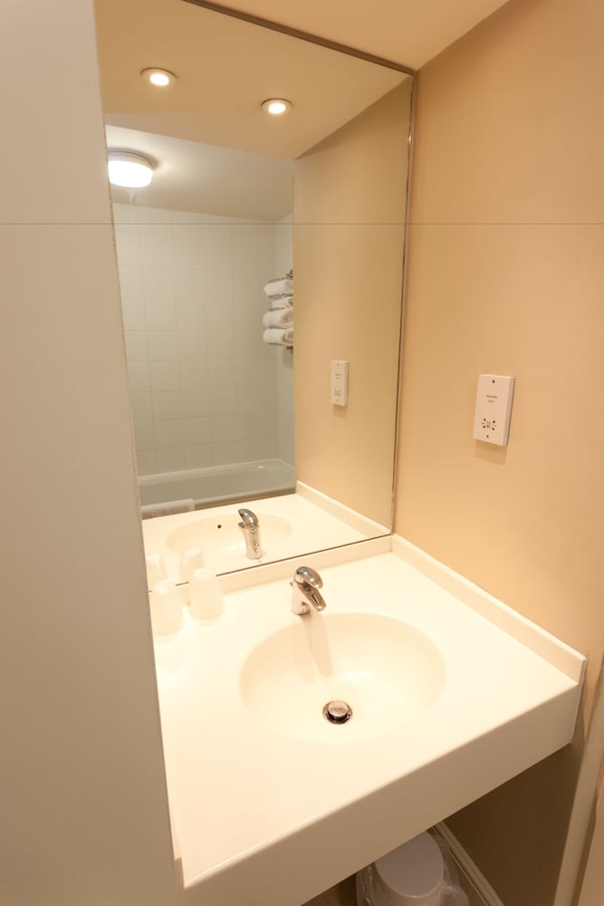Comfort Room, 2 Twin Beds, Non Smoking - Photo 1