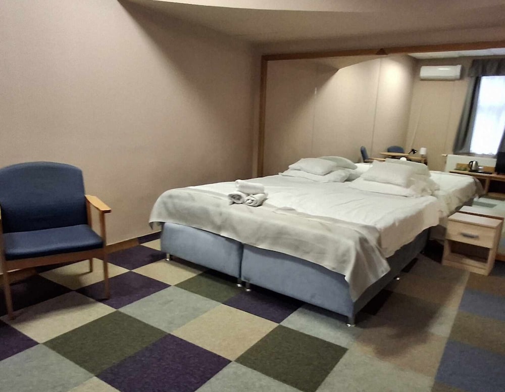 City Twin Room, 2 Twin Beds photo 1