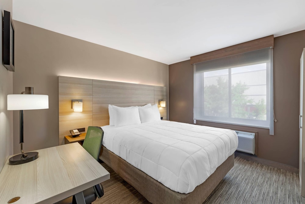 Room, 1 Queen Bed, Accessible Bathtub, Non Smoking - Photo 4