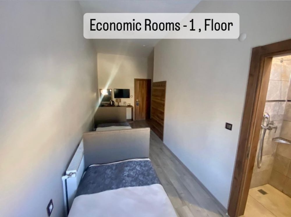 Economy Triple Room, Multiple Beds, Accessible, Non Smoking photo 1