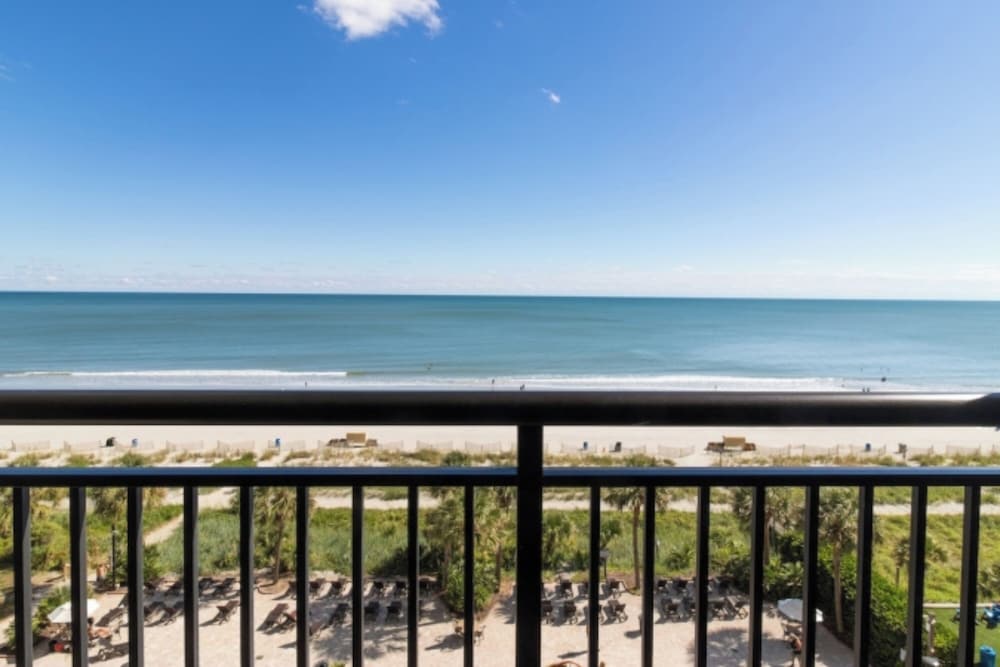 Paradise Oceanfront Standard One Bedroom Queen Suite - Photo 4
