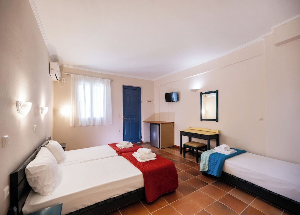 Economy Triple Room, Mountain View photo 1