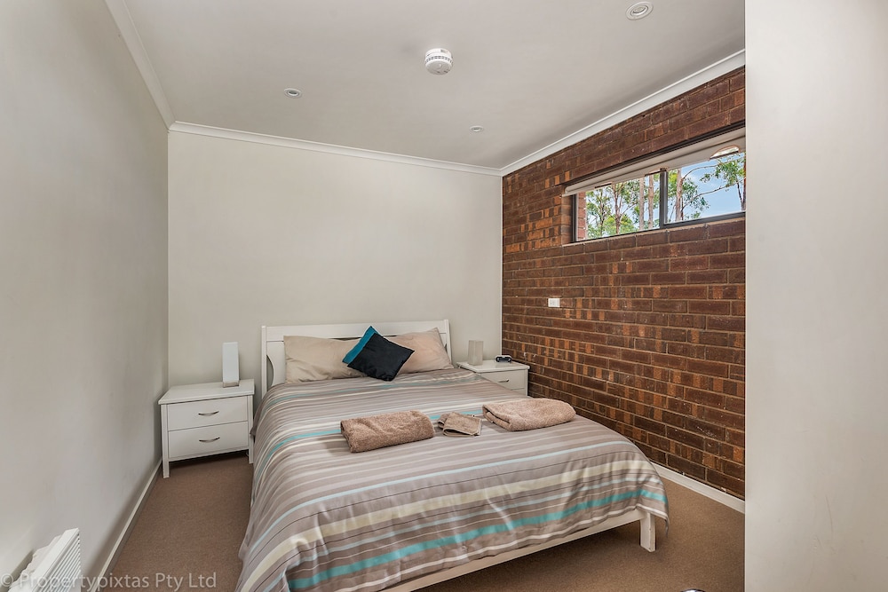 Two Bedroom House (2 Queen Beds)
