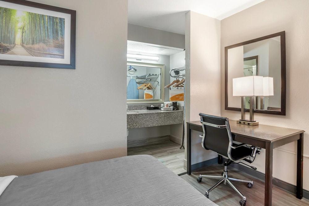 Suite, Multiple Beds, Non Smoking photo 2