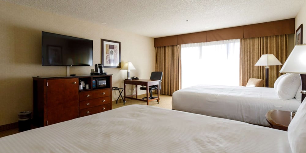 Family Suite, Multiple Beds, Non Smoking (3 Queen Beds) photo 2