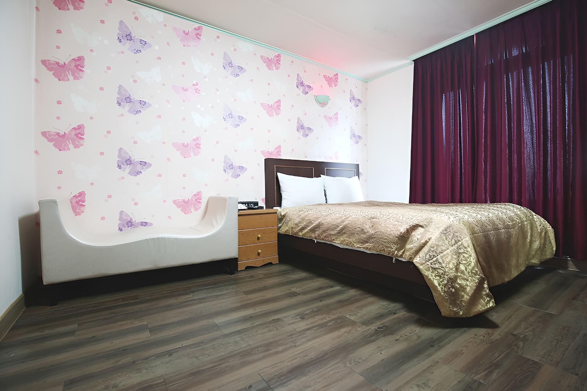 Room (Standard Room) - Photo 1
