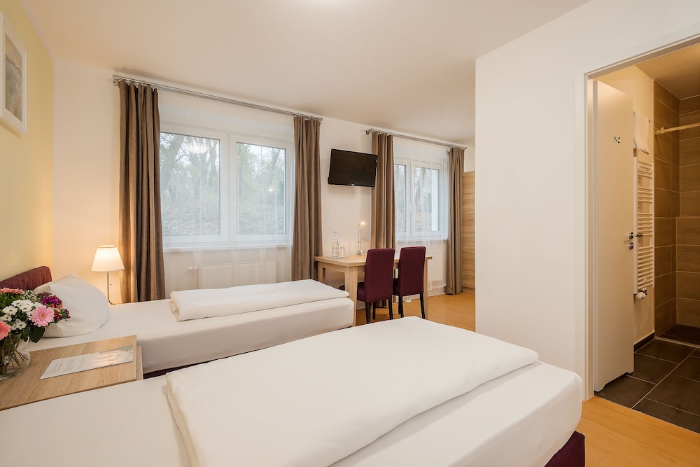 Standard Double Room (2) photo 3