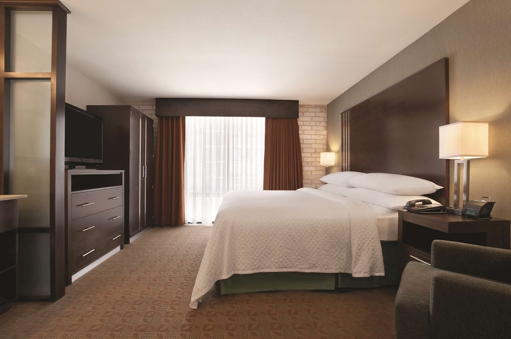 Room, 1 King Bed, Accessible, Non Smoking (Hearing & Mobility) - Photo 1